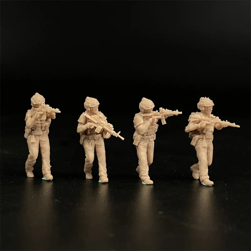 モダンなウォースアーミースペシャルにより、4つの兵士の