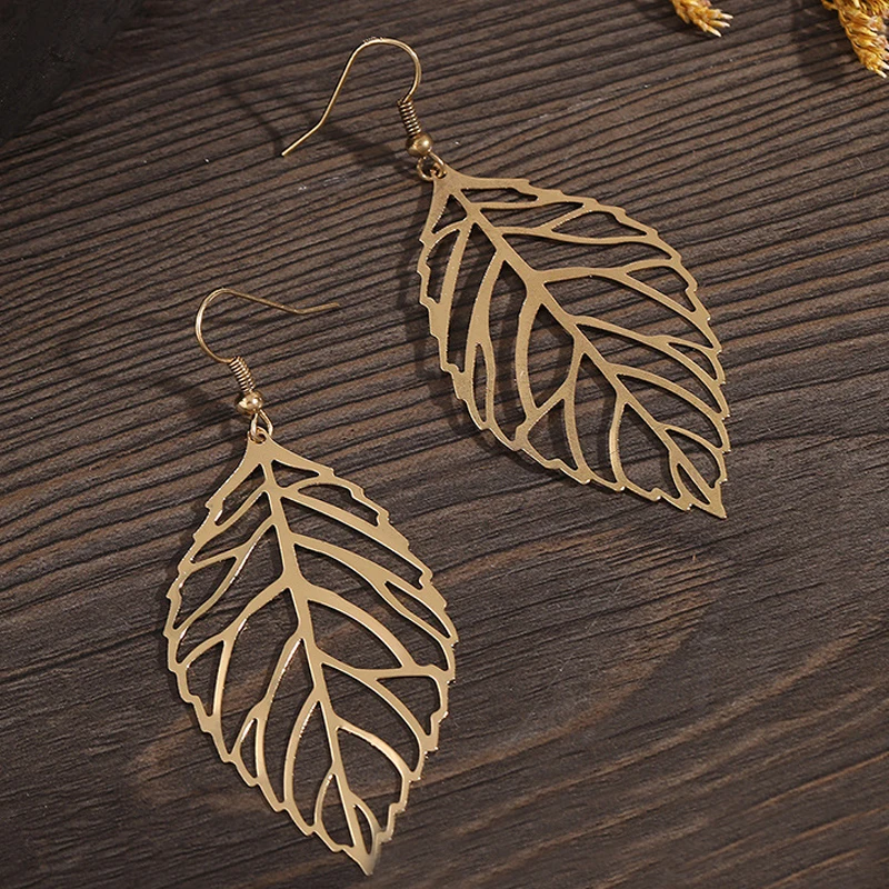 Fashion Hollow Out Leaf Drop Earrings for Women Trendy Metal Hook Earrings Vintage Golden Silver Color Dangle Earrings Jewelry