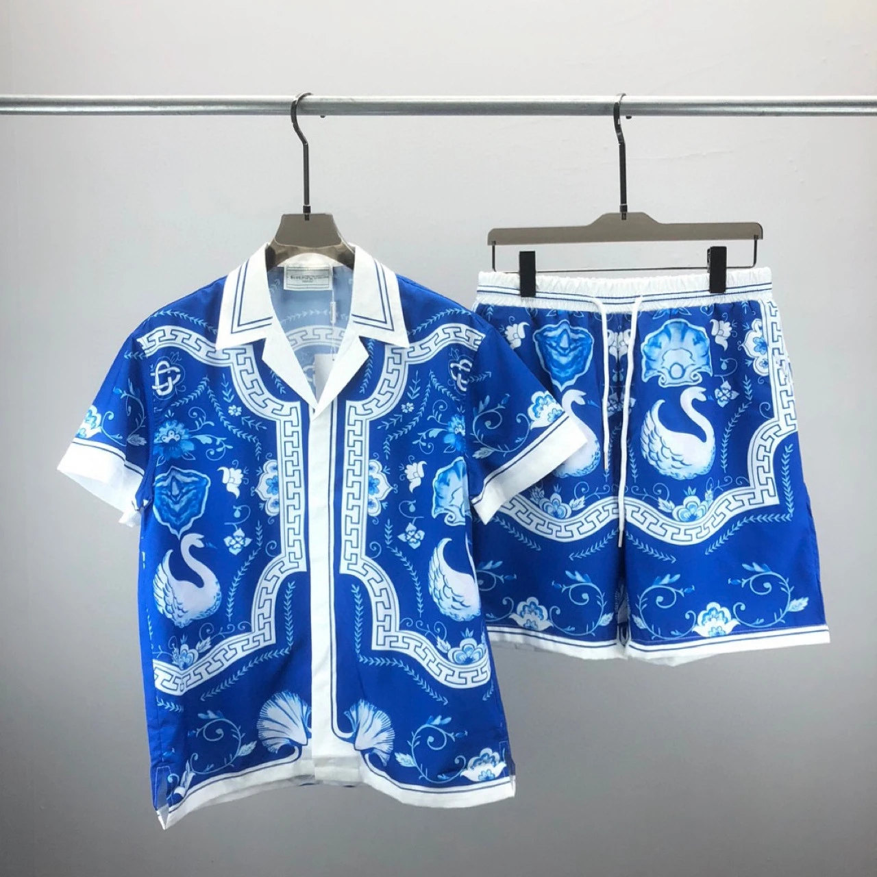 

Fashionable European Ca Short Sleeve Shirt Set Swan 3D Monogram Print Pattern Unisex Tops and Shorts