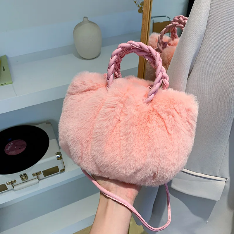 Рисунок 4 - Новинка 2024, плюшевая сумка