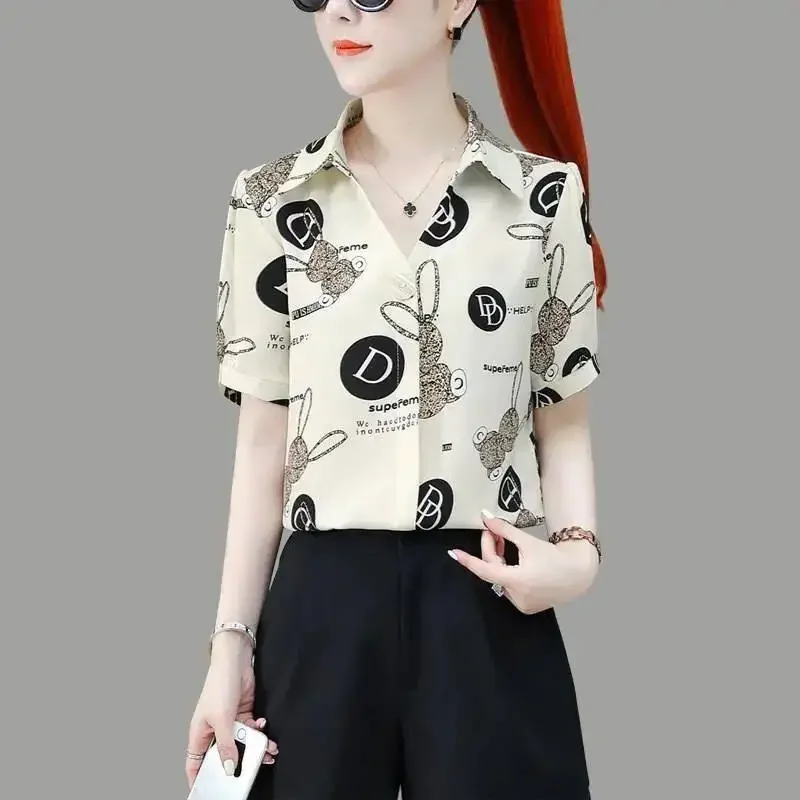 

Женская блузка с коротким рукавом, V-образным вырезом и принтом