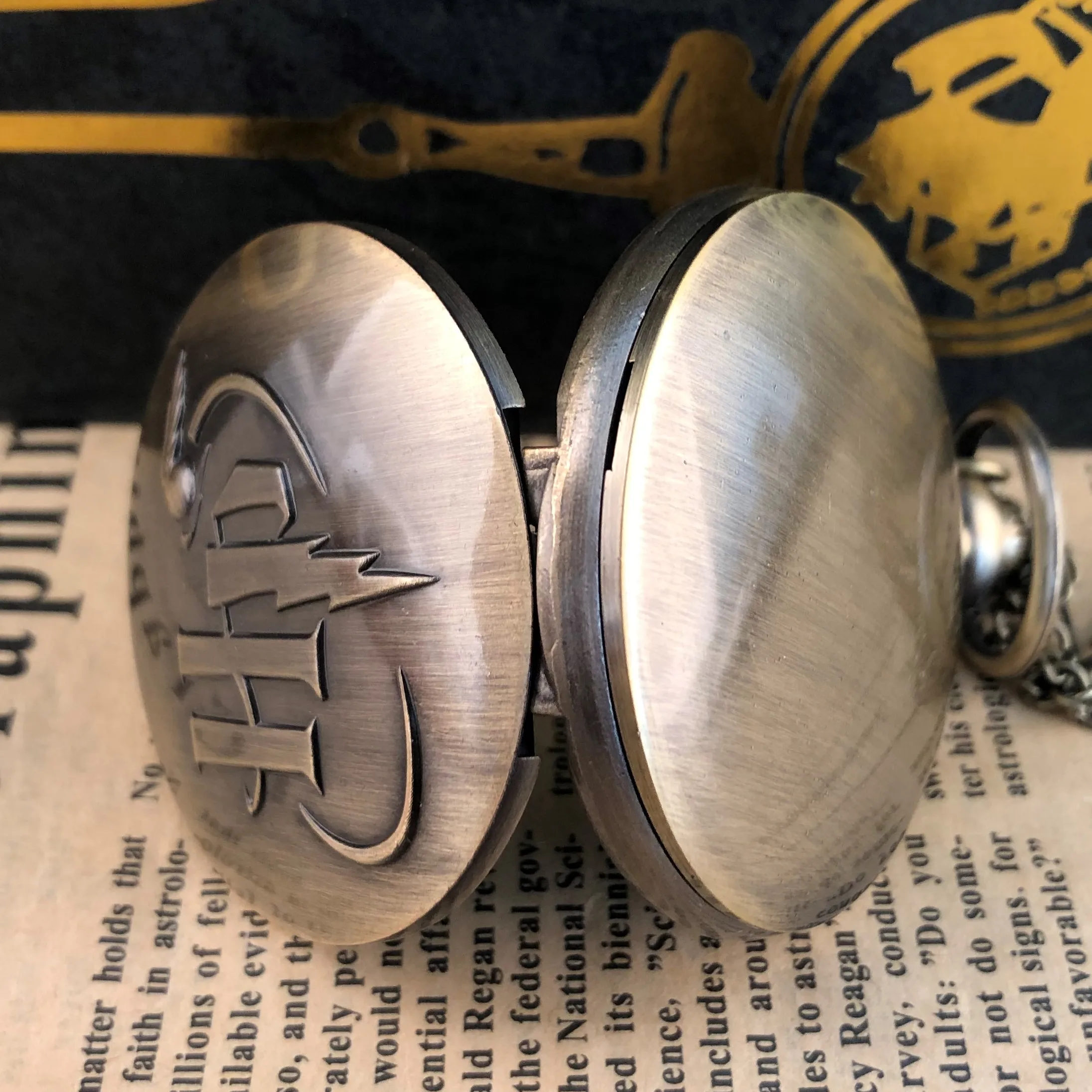 Рисунок 3 - Часы наручные H & P кварцевые с буквенным принтом