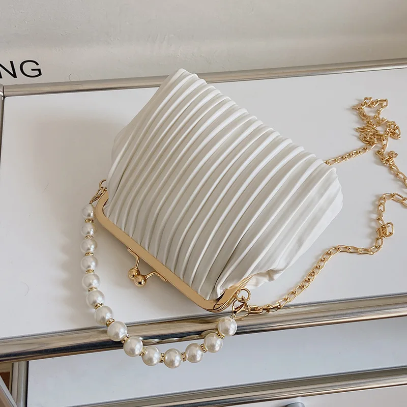 Simple Pure Color Pearl Girls Shoulder Bag Fashion Chain Pleated Girls Crossbody Hundred Ladies Shell Handbag Metal Decoration P