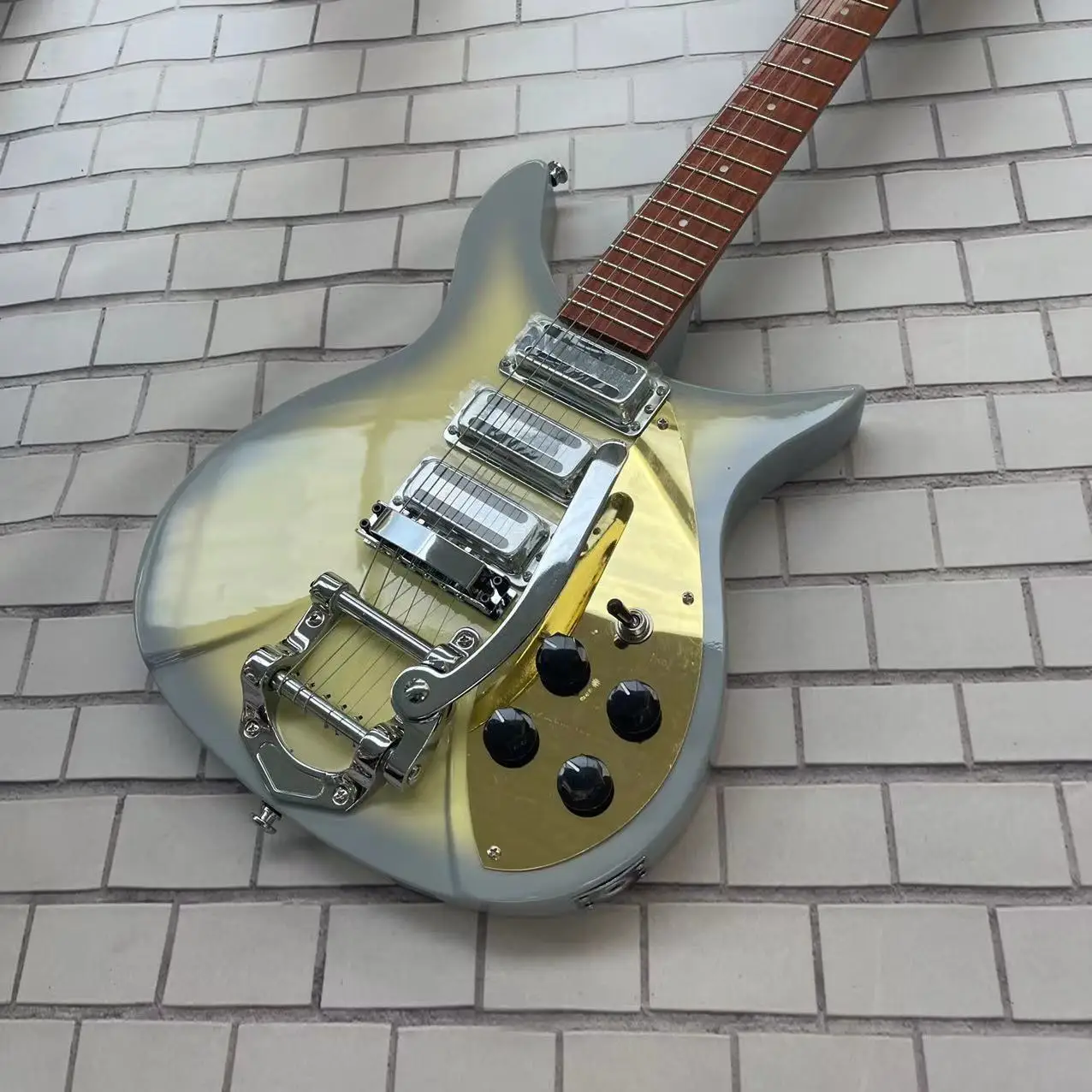 

325 models of 6-string integrated electric guitars, gray circled yellow body, high gloss, rose wood fingerboard, maple wood trac