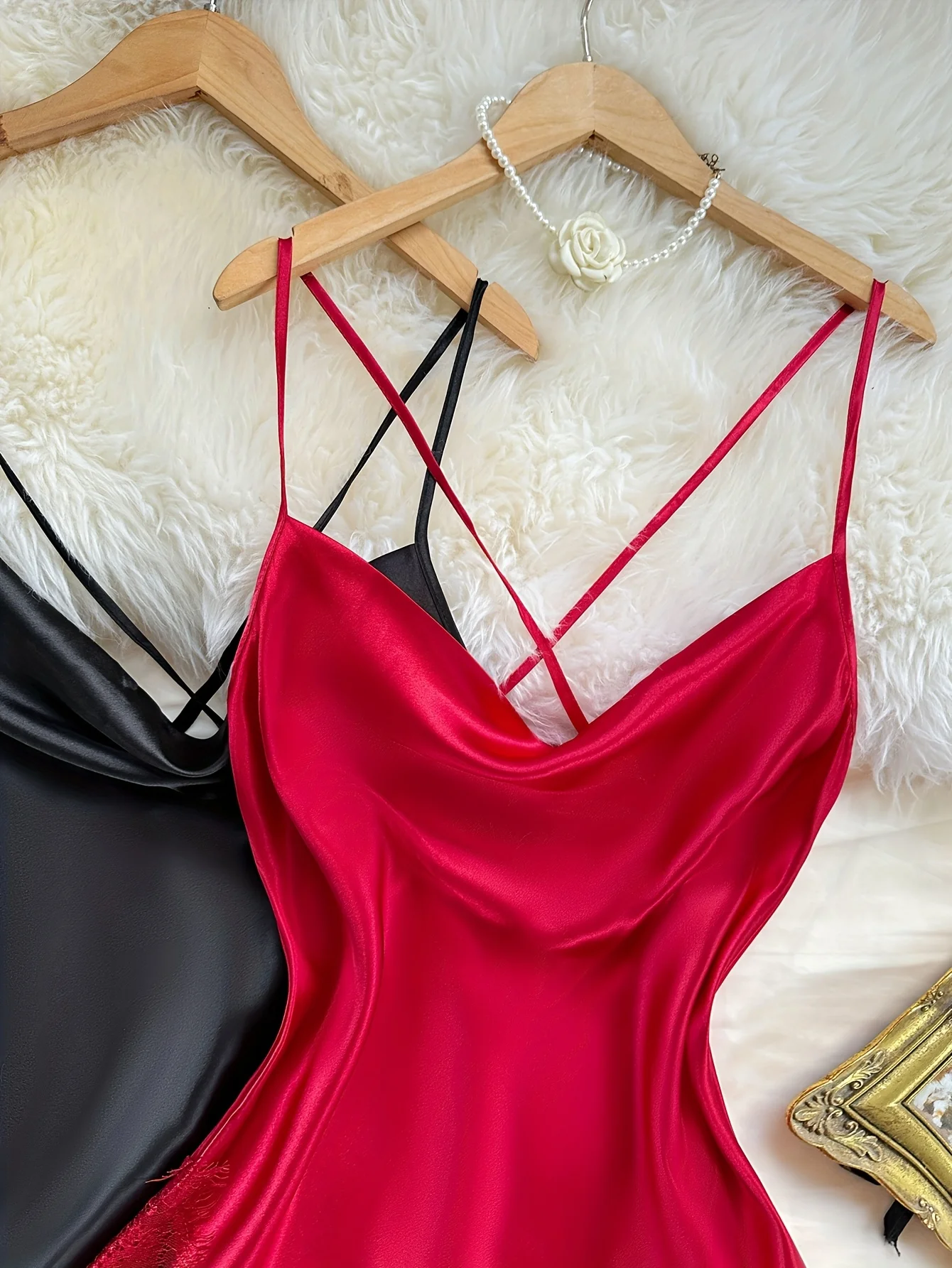 طقم ملابس نوم نسائي مثير مكون من قطعتين فستان نوم بحمالات مزين بالدانتيل