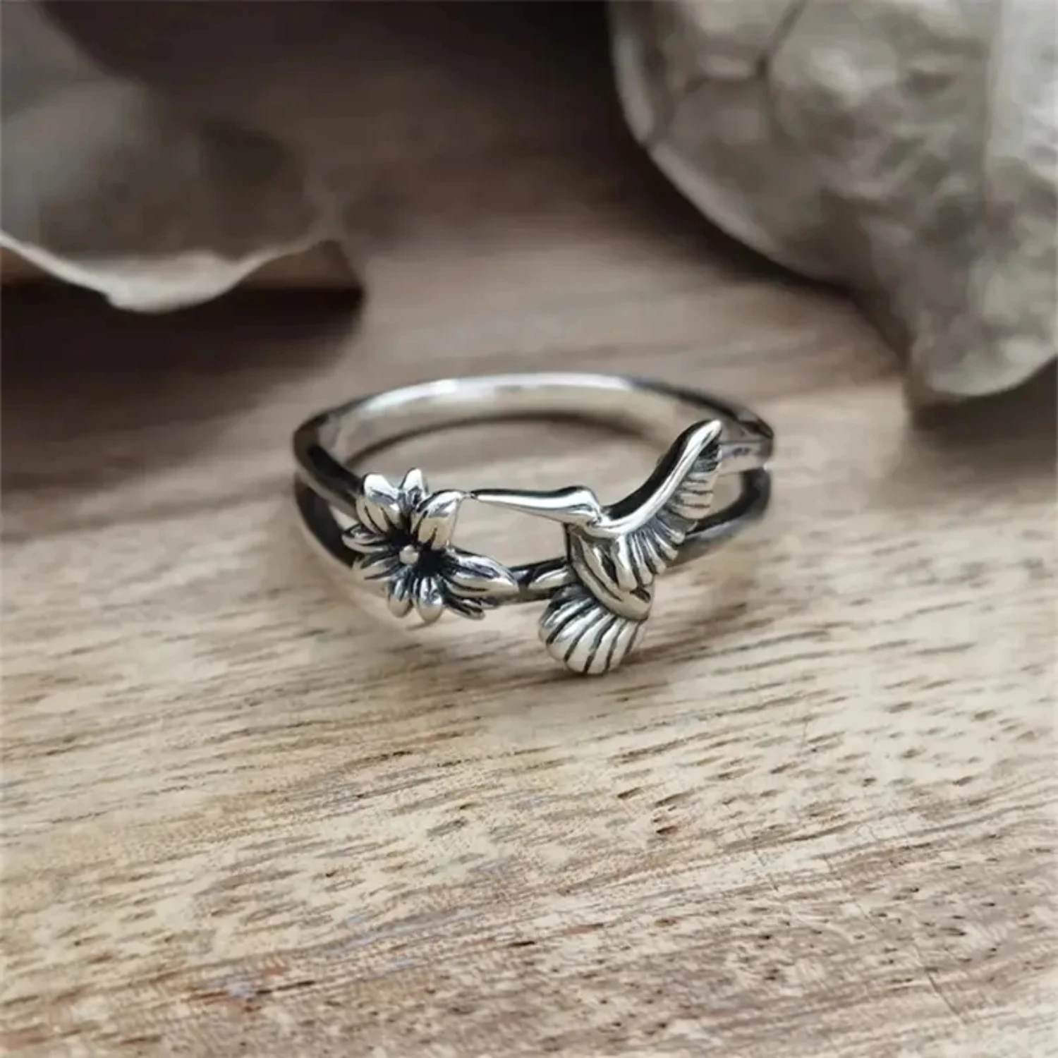 Stunning Retro Silver Hummingbird Flower Ring for Women-Perfect for Parties, Engagements, and Everyday Wear!