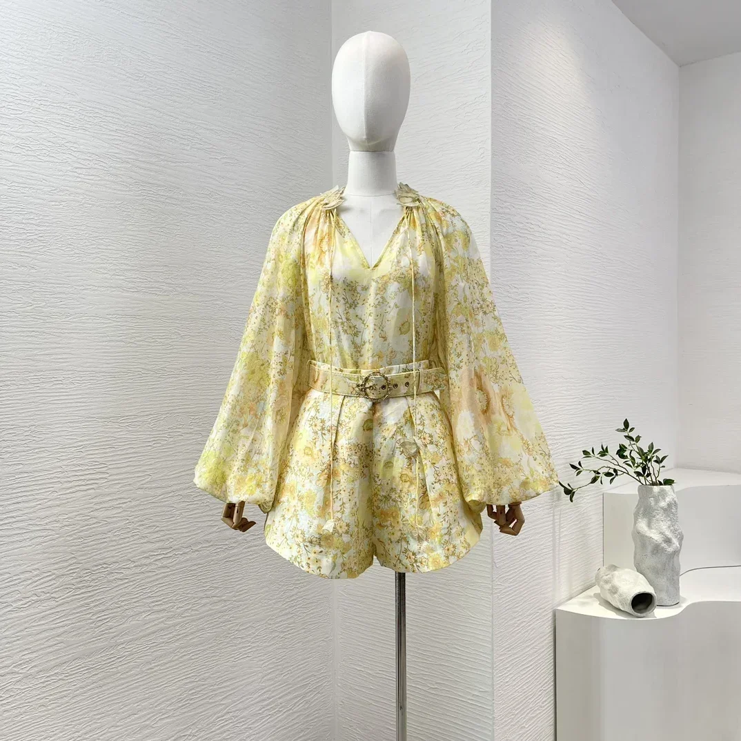 

New 2024 High Quality Lemon Yellow Meadow Floral Print Butterflies Appliques Blouse Pullover Tops and Shorts Sets for Women