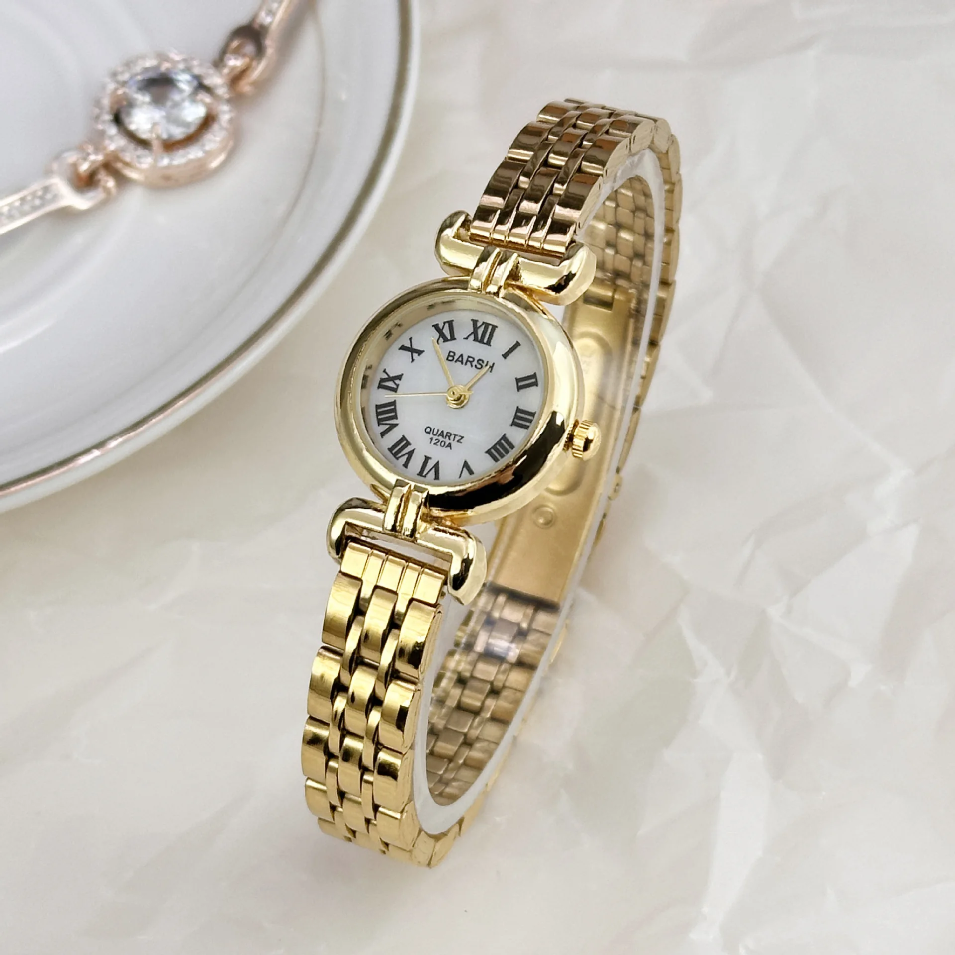 Elegant Women's Gold Steel Strap Quartz Watch - Luxury Fashion Timepiece