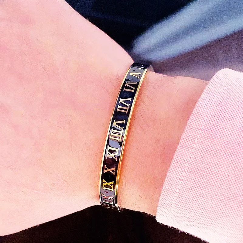 Bracelet de luxe en acier inoxydable avec chiffres romains pour