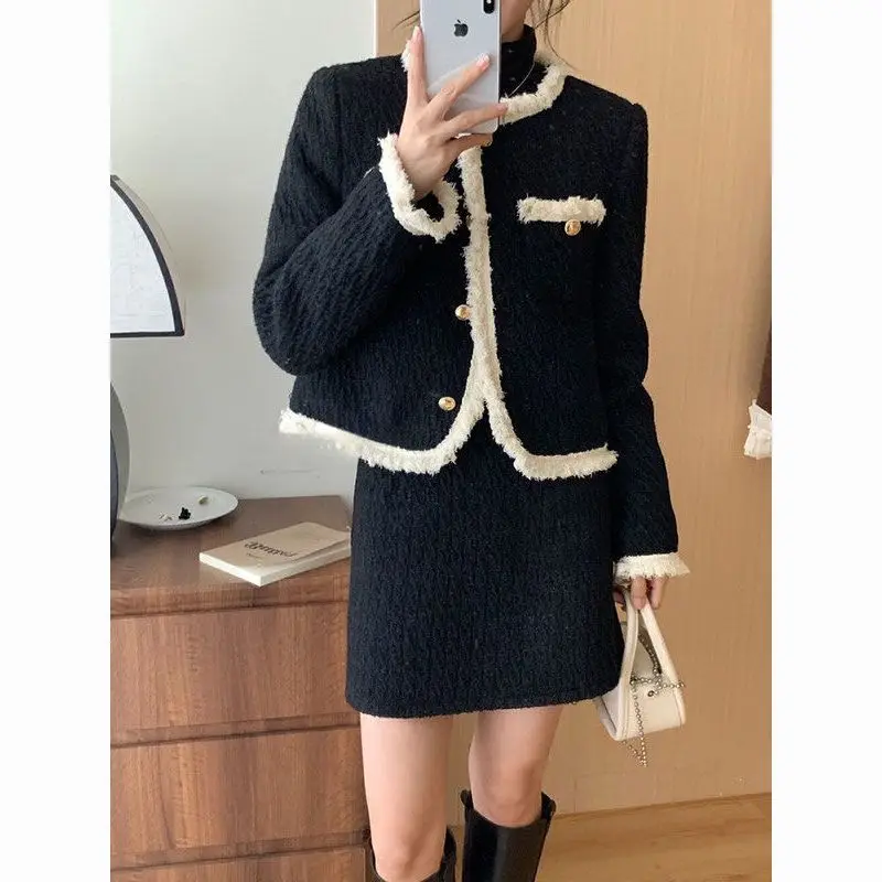 

Little Black Style Dress Set for Women in Winter Chic Ensemble with Fringed Short Jacket and Half-skirt Petite Figures