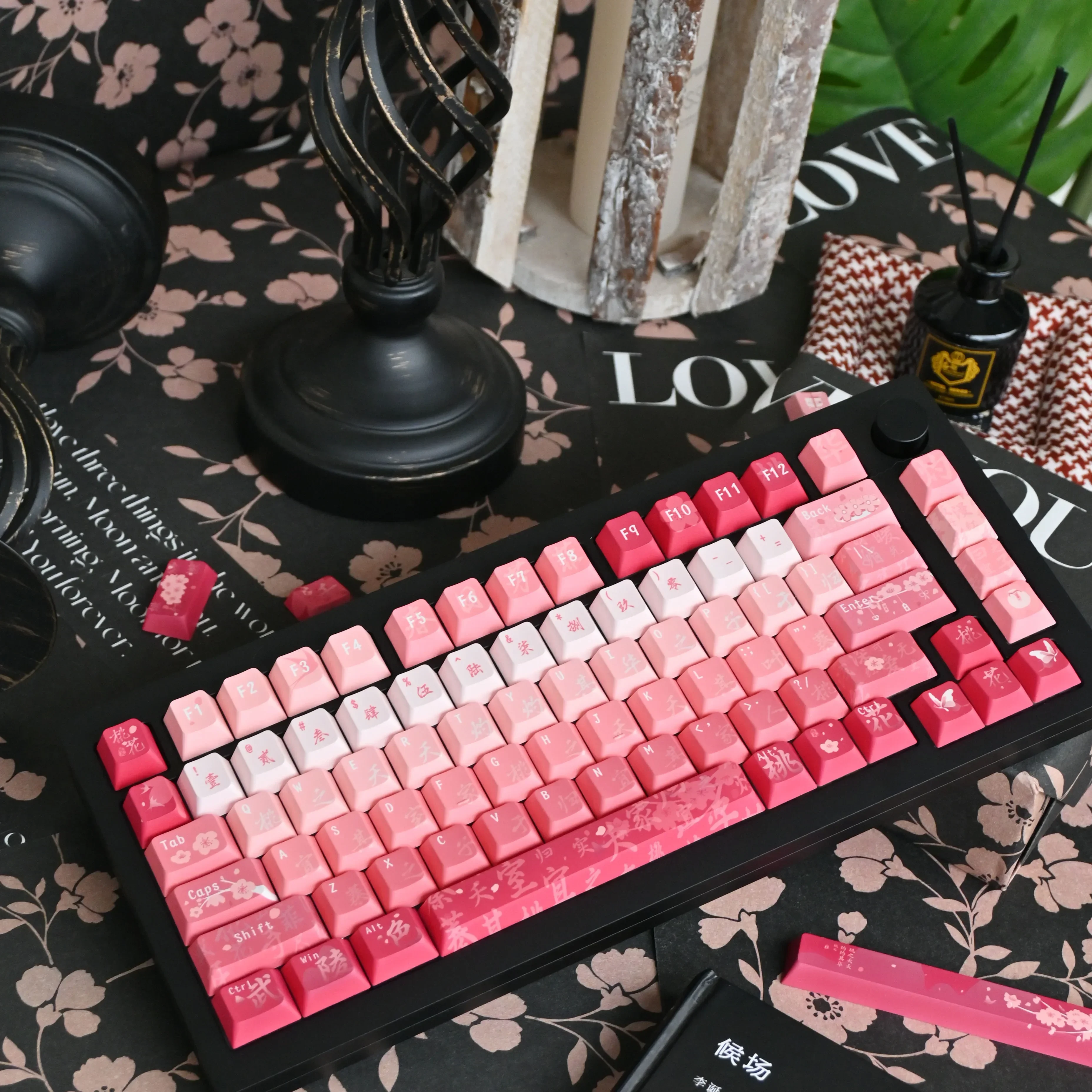 

132keys Peach Pink Theme Keycap Cherry Profile Personalized Keycaps Sublimation Pbt Key For 61/64/75/84/108 Keyboard Gifts