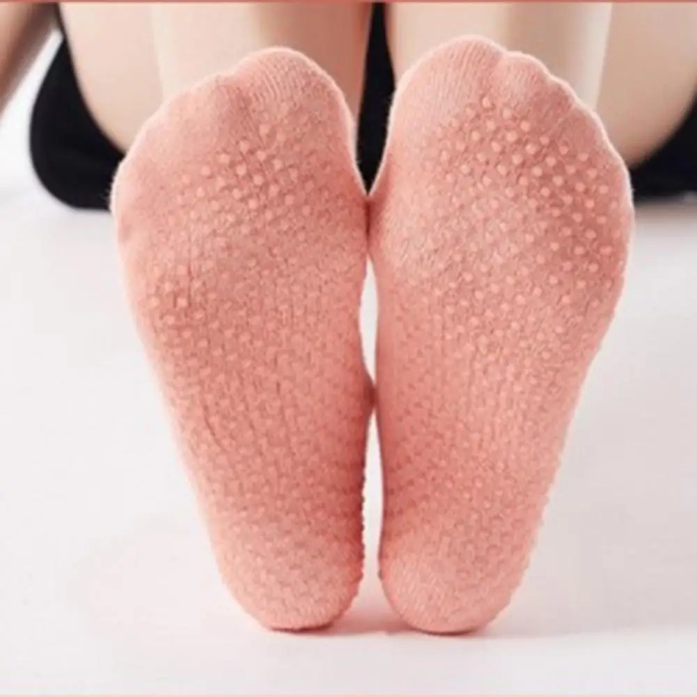 

1 Pair Practical Fitness Socks Solid Color Yoga Socks Sweat Absorption Back High Yoga Socks Foot Wearing