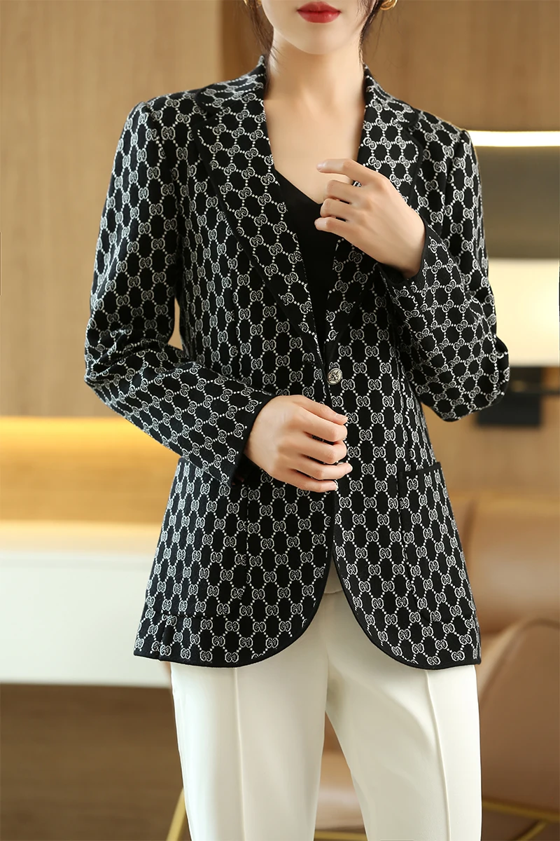 Рисунок 2 - Женский шерстяной вязаный кардиган