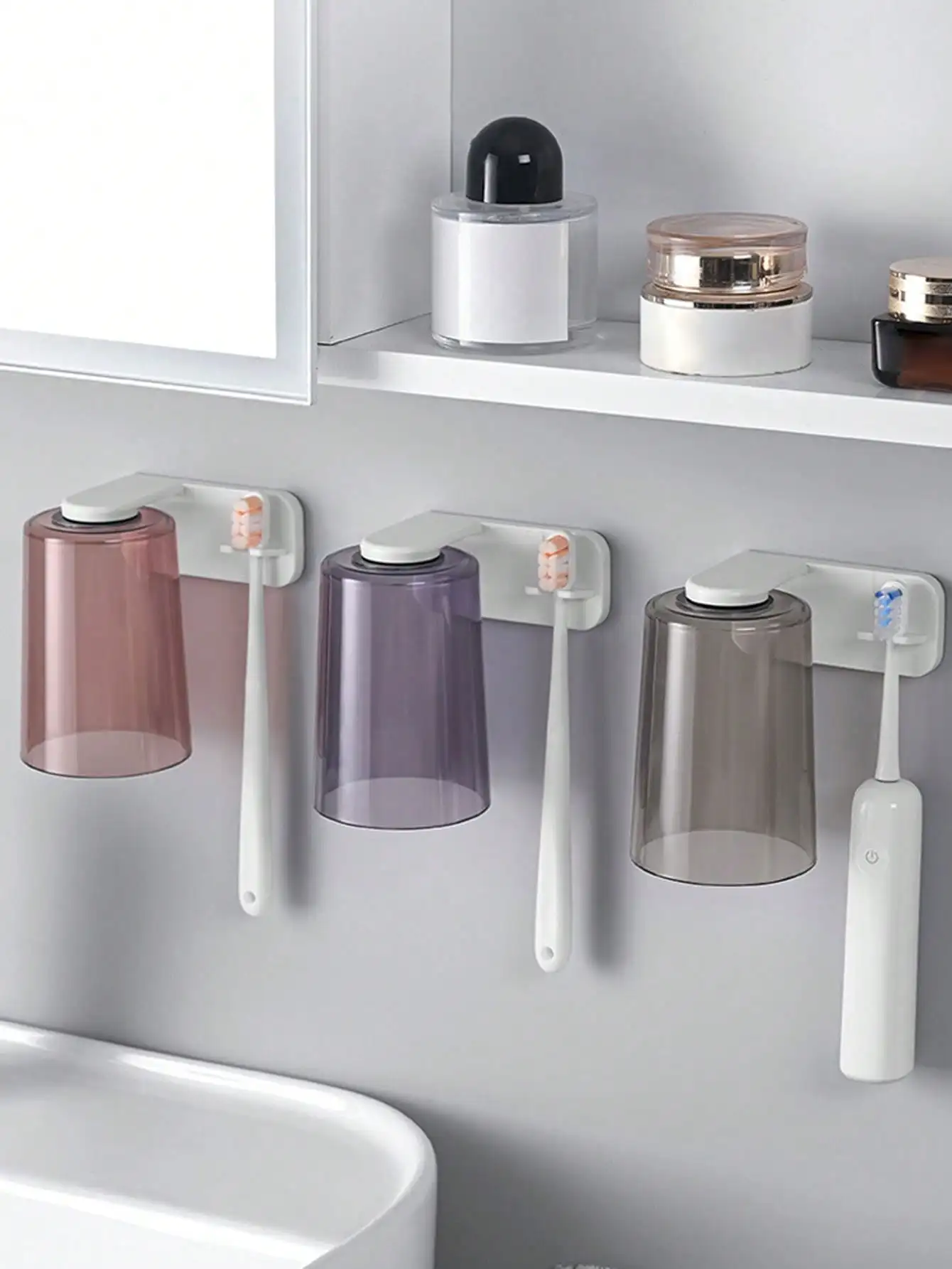 1/2 Magnetischer Mundspülbecher mit umgekehrter Halterung, kann ohne Bohren im Schrank aufbewahrt werden, einfache Zahnbürste für zwei Personen_voghion.com