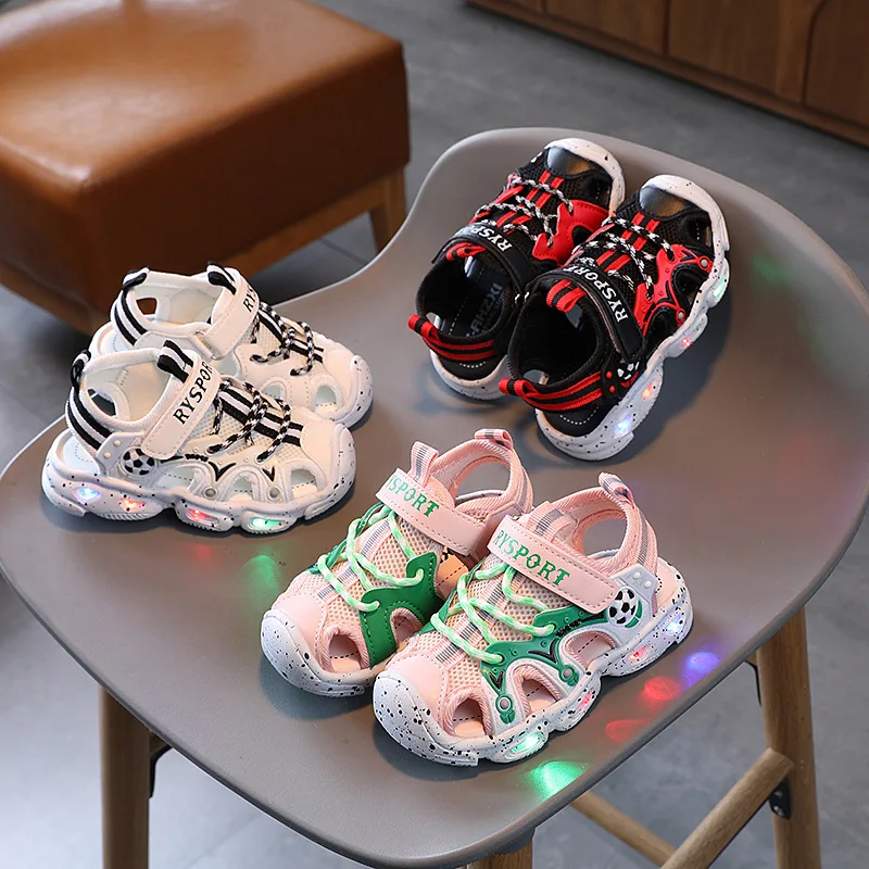 

2023 Summer LED Lights Children's Sandals 1-6 Uears Old Boys And Girls Baotou Anti-kick Beach Shoes Toddler
