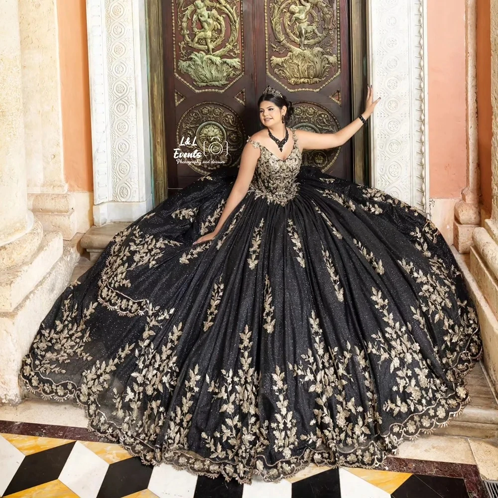 

Black Spaghetti Strap Ball Gown Quinceanera Dresses Gold Sequined Appliques Lace Corset Vestidos De 15 Años