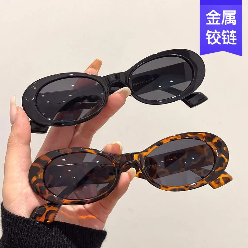 

Oval frame sunglasses, metal hinge, bright black plain color, net Red Sunglasses