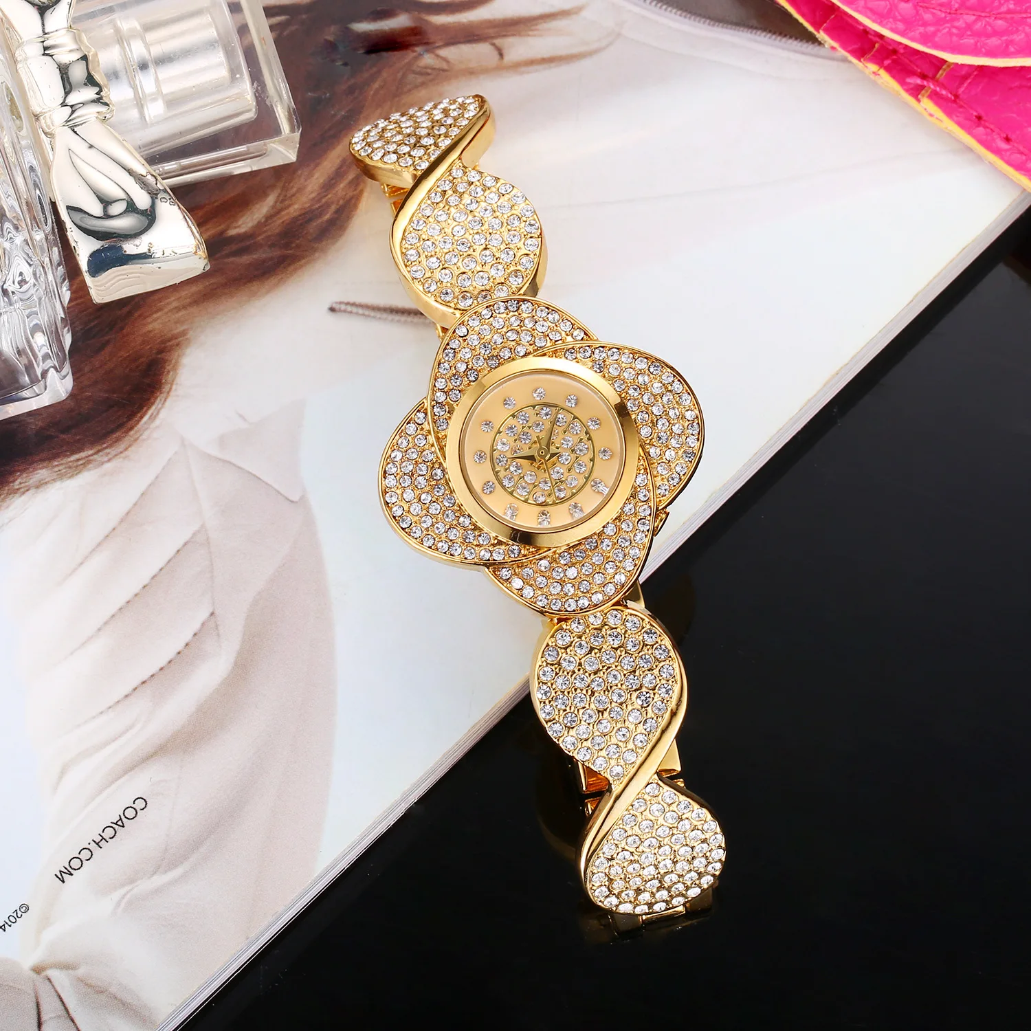 New Fashion Leisure Women's Watch Quartz Watch Diamond Inlaid Stainless Steel Travel Time