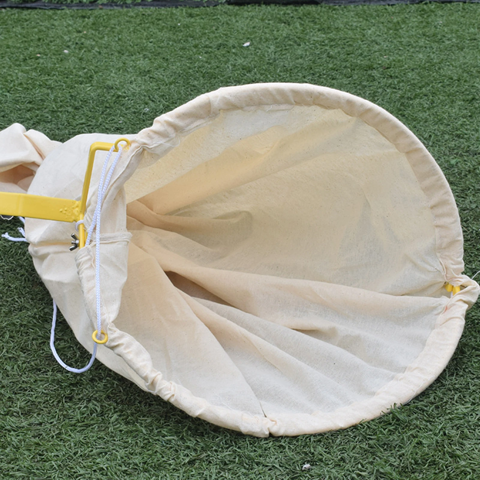 Swarming-Catcher-Gather-Beekeeper-Tool-Swarm-Beekeeping-Equipment-Hive-Cage-Honeybee-Bee-Cage-Beekeeping-Bag.jpg Suró Fogó Összegyűjtő Méhész Szerszám Raj Felszerelés Kaptár Ketrec Mézelő Méh Ketrecing Táska - Image 4