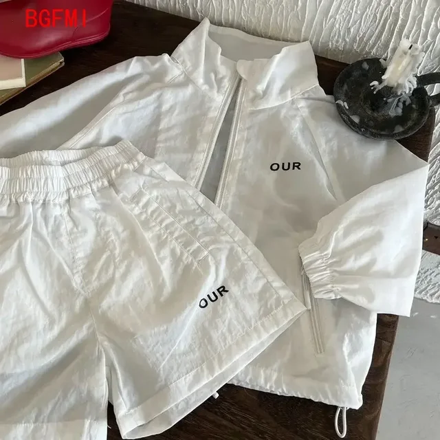 الكورية صبي فتاة الملابس البيضاء مجموعة 2025 طفل الصيف موضة واقية من الشمس خفيفة الوزن طويلة الأكمام انغلق سترة + السراويل 2 قطعة دعوى 1