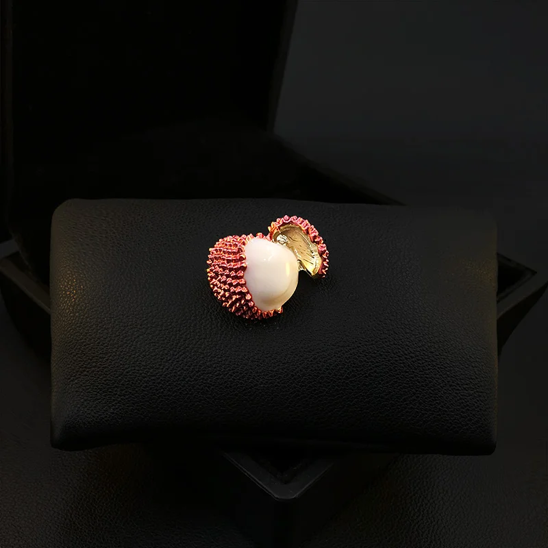 Cute Design Lychee Fruit Brooch Women's High-End Suit Accessories All-Match Exquisite Small Pin Decorative Corsage Jewelry 5186