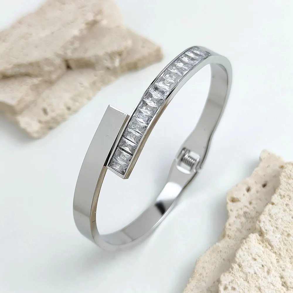 New diamond-enclosed open-end women's bracelet stainless steel 18K, light luxury high quality waterproof, gift for girls 3
