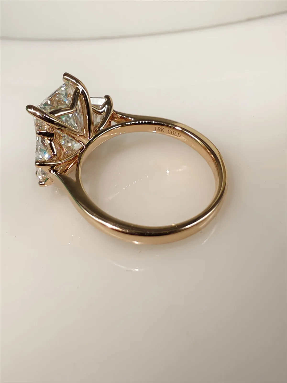 14K Gold Lab-Grown Diamond CVD HPHT Radiant Cut 4CT Three-Stone Ring 10K Gold Engagement Ring Fashion Jewelry Wholesale 2