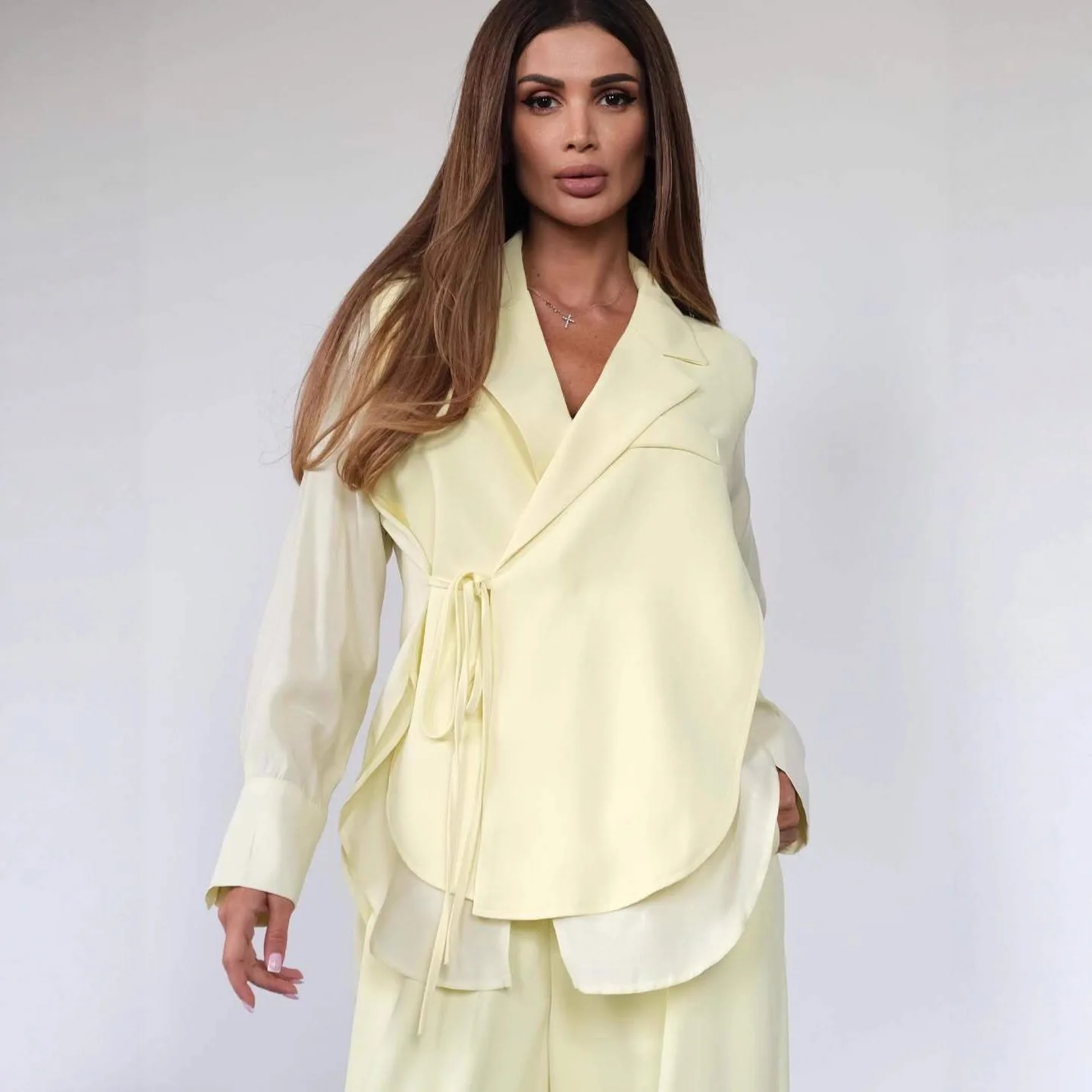 عبر الحدود المرأة الصيف 2025 نمط جديد واقية من الش...