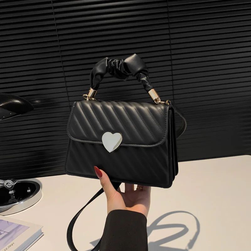 Korean Luxury Women's Top-Handle Bags Fashionable Heart Shaped Buckle Crossbody Bag For Women PU Square Bag Shopping