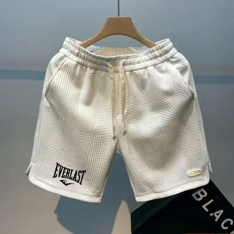The new casual printed jacquard shorts are fashionable and trendy, very suitable for men to wear and comfortable to wear. 3