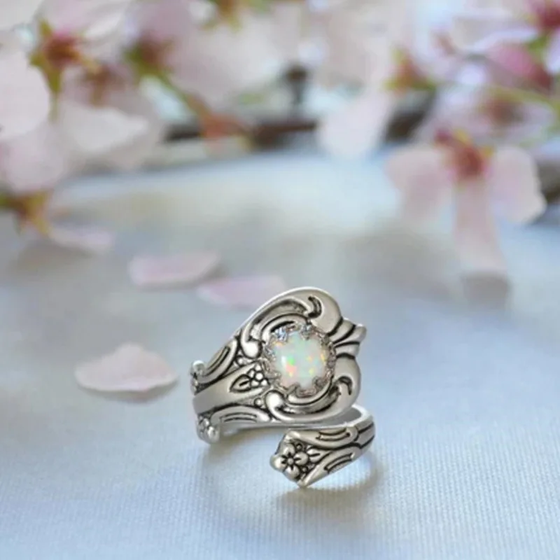 Fashionable White Opal Stone Finger Rings for Women Elegant Round Cut White Opal Rings Exquisite Handmade Spoon Cut Jewelry