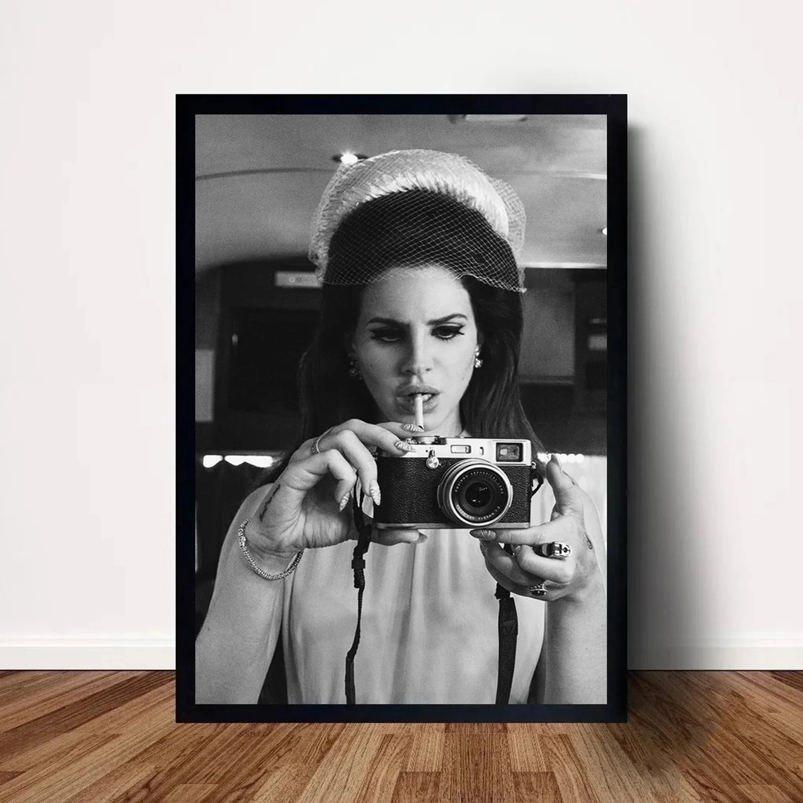 thumbnail image 1 of Póster de la cantante de música Lana Del Rey, modelo de lienzo, pintura, fumando, foto retro, retrato, imagen, bar, sala de estar, arte de pared, decoración del hogar, 1 of 5