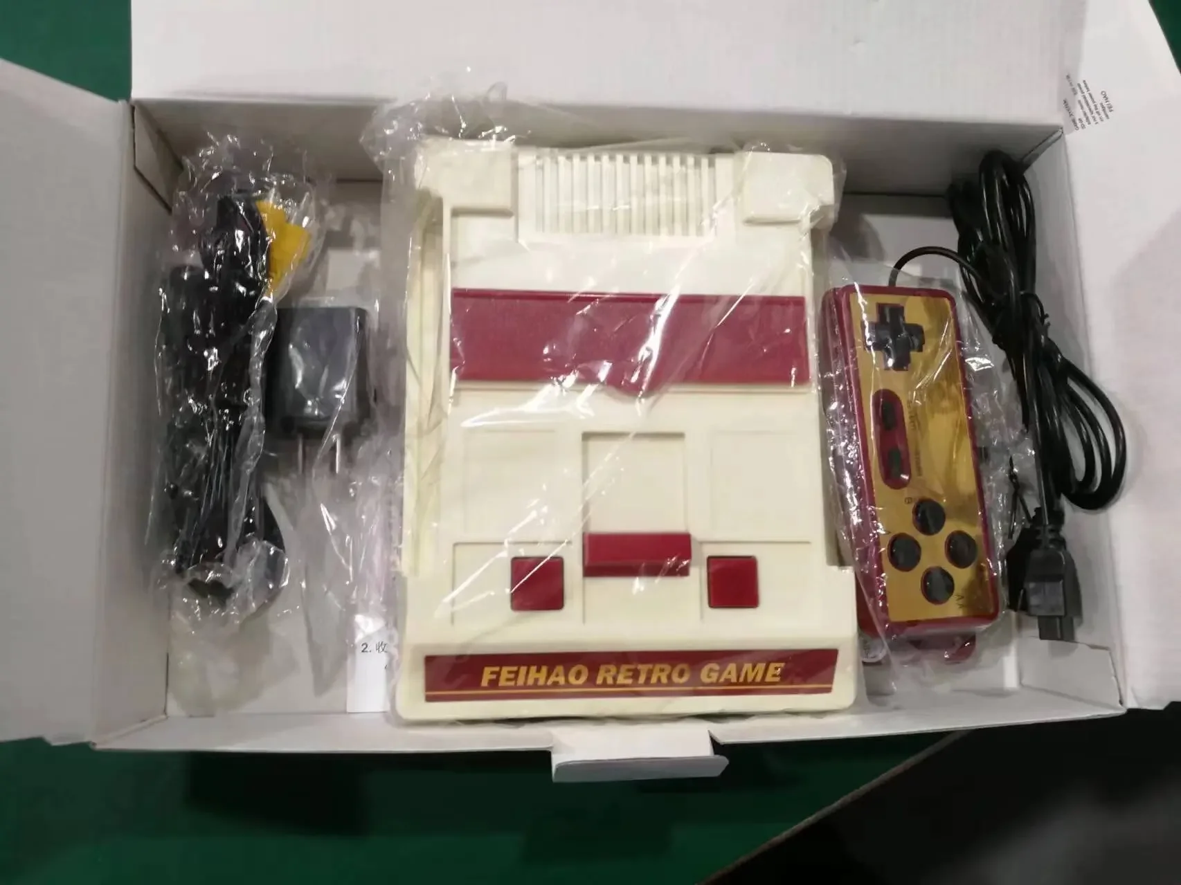 8 bit FH-006 Retro AV output TV Video Game Console for FC/Dendy Games with Two 1.5M Gamepads Built-in 121 Games