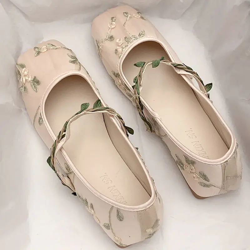 

New Women's Shoes Square Head Women's Single Shoes Fashion Elegant Lightweight Flat Elegant Woven Embroidery Girls Shoes