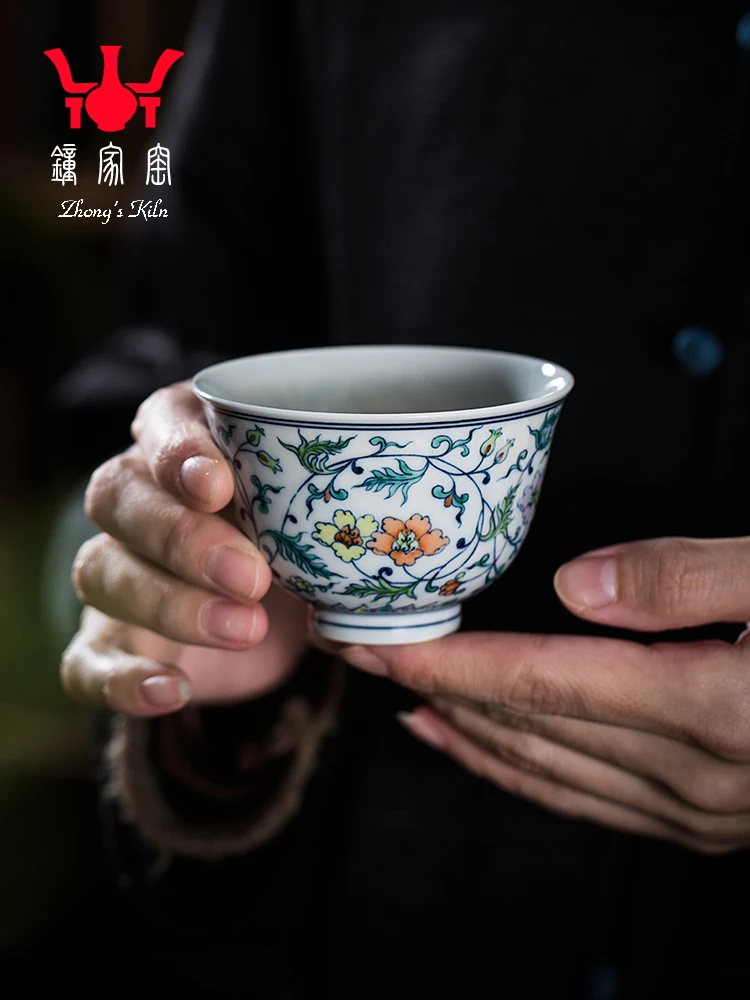 

Zhongjia Master Cup Jingdezhen Tea Set Chai Kiln Blue And White Hand Painted Doucai Entangled Branch Lotus Small