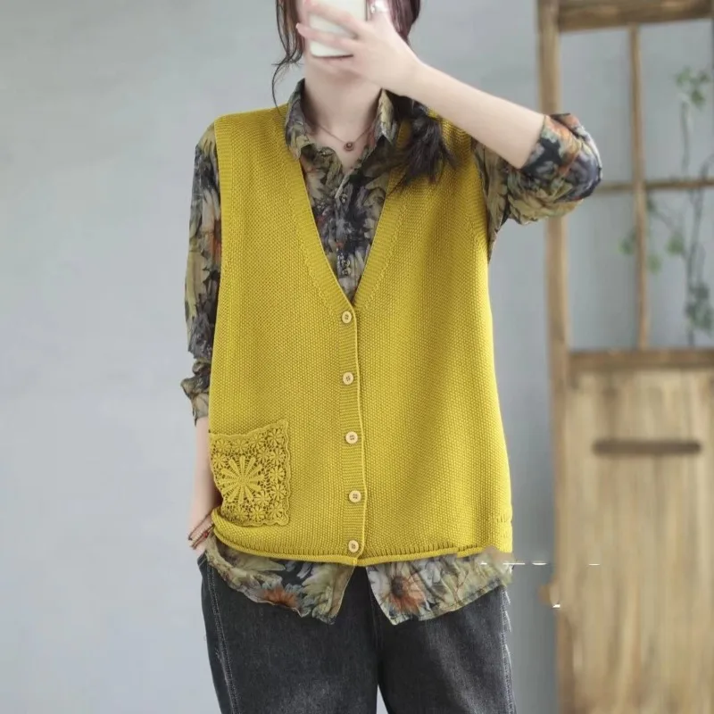 

2023 Autumn and Winter Women's V-neck Printing Button Pockets Loose Fitting Fashion Casual Elegant Commuter Sleeveless Vest Tops