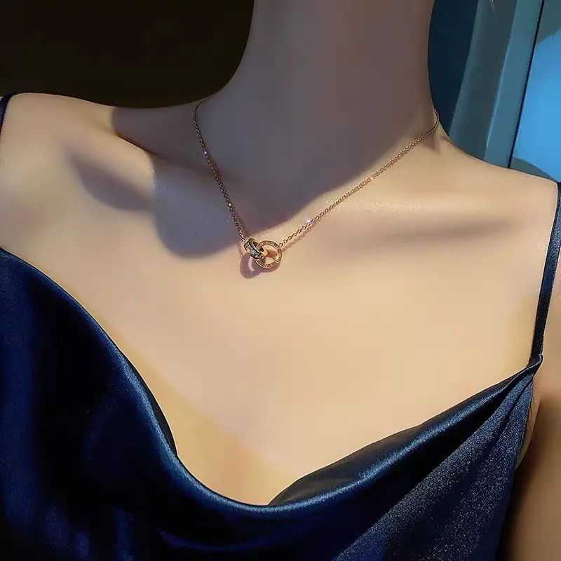 로즈 골드 목걸이 홈 데코레이션 수공예 자수 사진 카메라 백 로즈 골드 18K 골드 더블 링 체인 여성용 아울렛 목걸이 목걸이