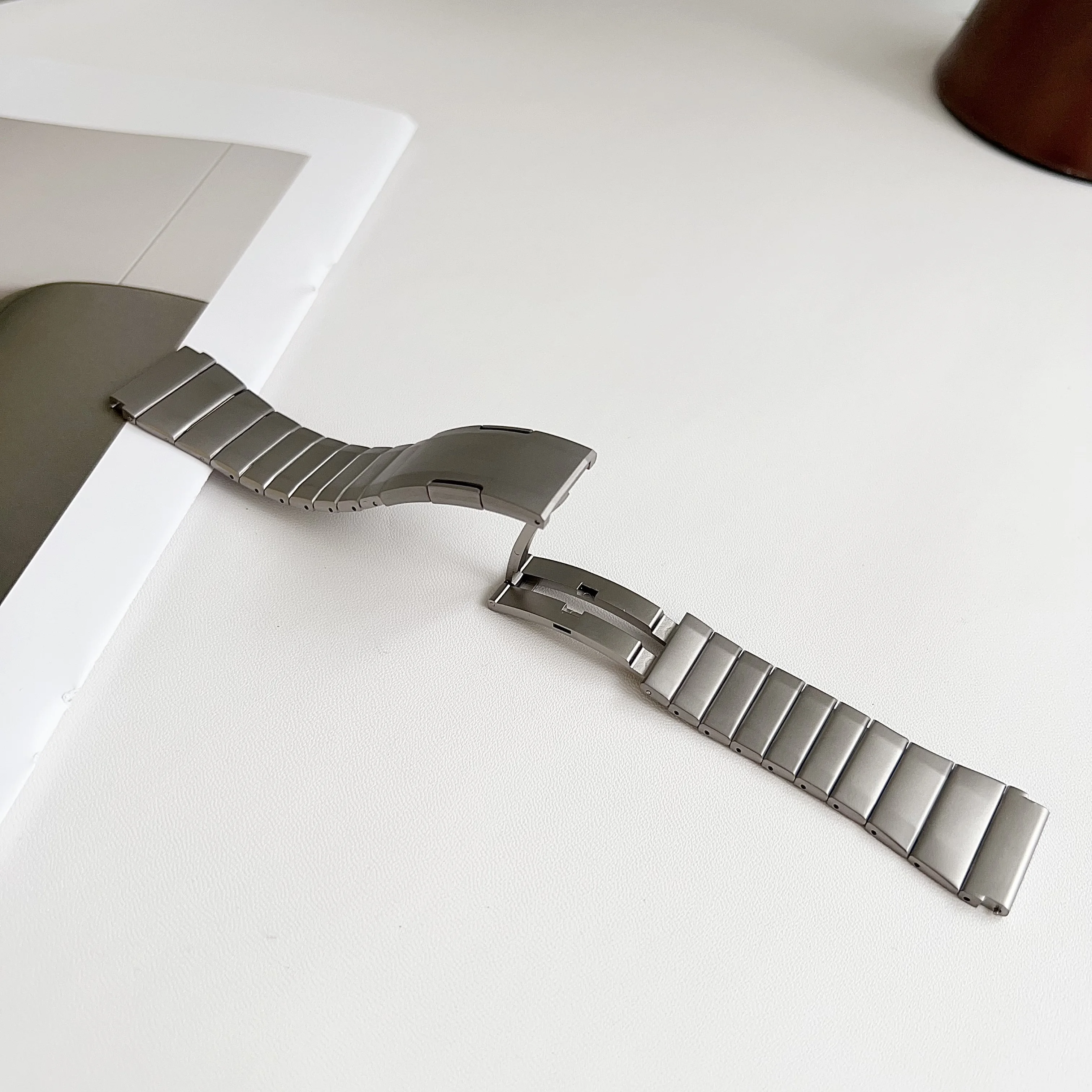 Quick Release Stainless Steel Watch Strap with Tool-Free Installation - Fashionable Accessory
