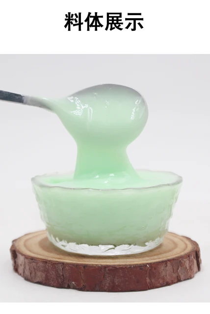 A verdadeira essência da beleza em uma loção refrescante para peles propensas à acne.