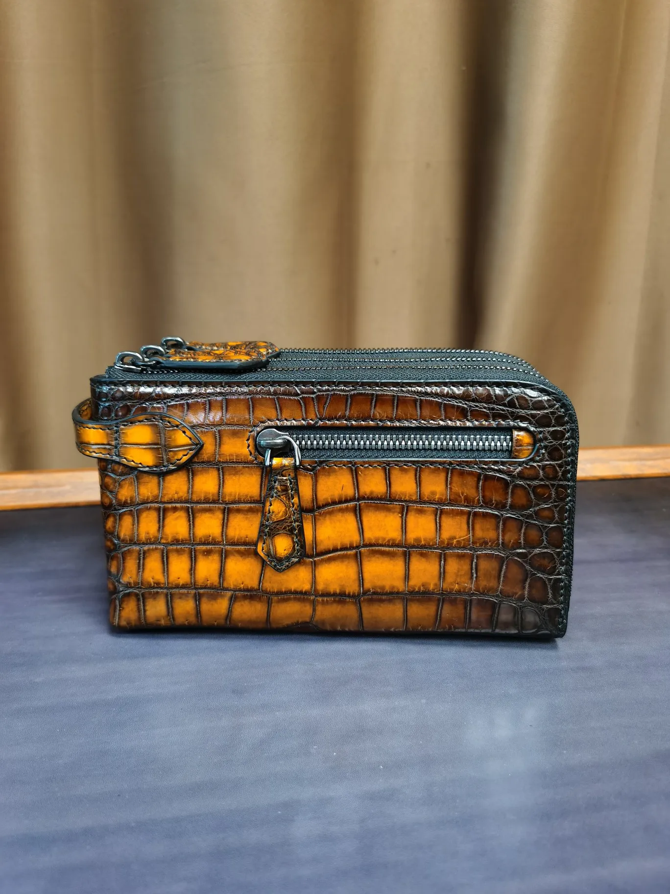 Рисунок 2 - Мужские кошельки в стиле ретро из крокодиловой кожи