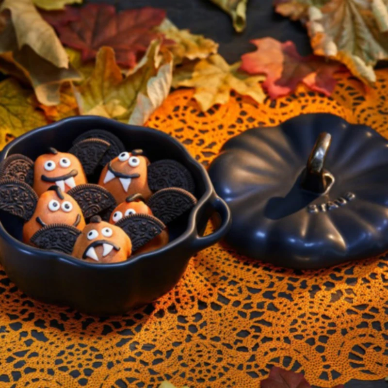 

Black cast iron pumpkin pot 24cm Hallowee inside