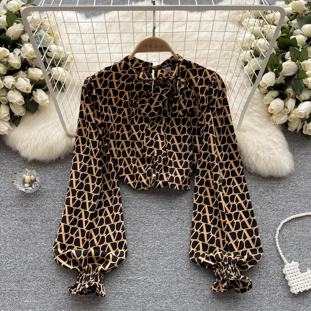

Spring New Trend in Europe and the United States Fashion Personalized Print Thin and Slim, Versatile Bubble Sleeve Shirt