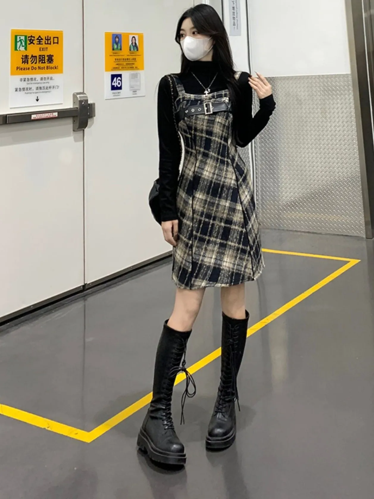 Black bottoming shirt