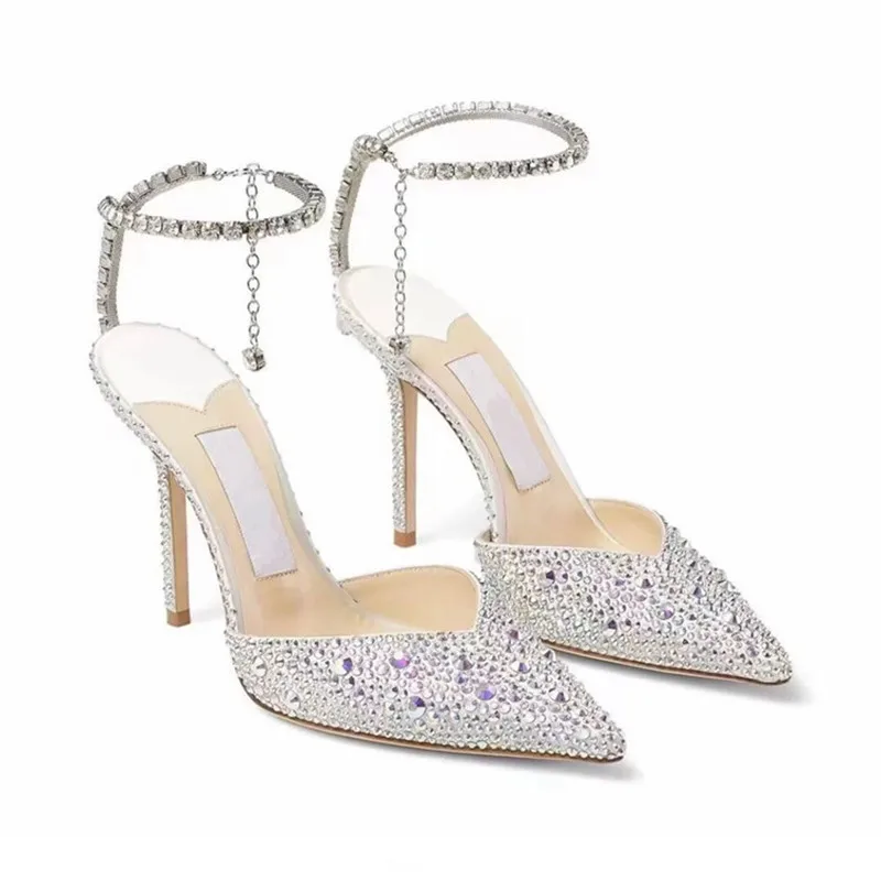 

Женские туфли на высоком каблуке с острым носком и цепочкой с кристаллами