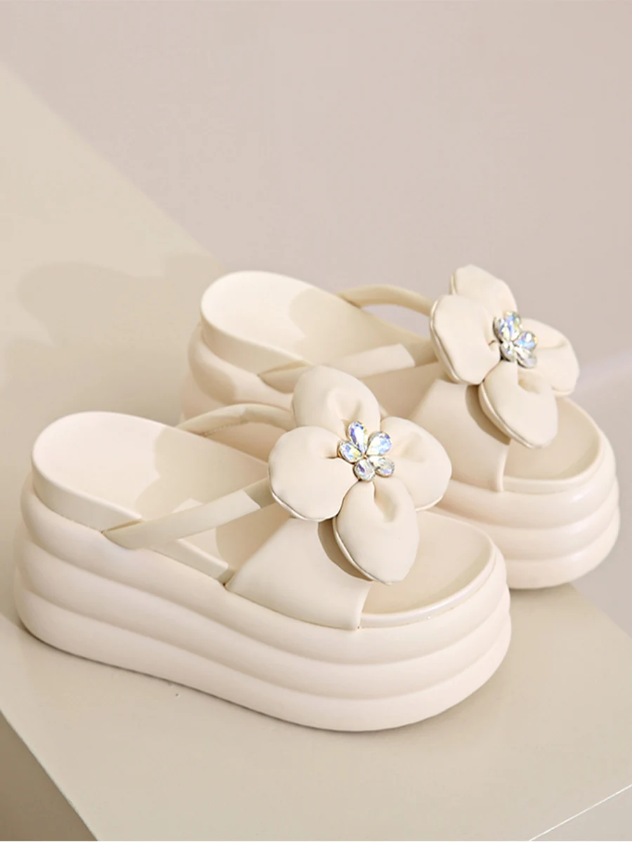 

Шлепанцы женские домашние на платформе, сланцы, высокие Роскошные туфли из искусственной кожи, цветочный рисунок, каблук, летняя римская обувь, 2024