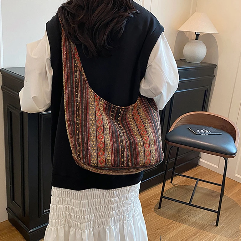 Borsa tote da donna Boho Chic azteca Borsa a tracolla etnica con tracolla per lavoro da viaggio Borsa hippie zingara in tela lavorata a maglia da donna - immagine 4