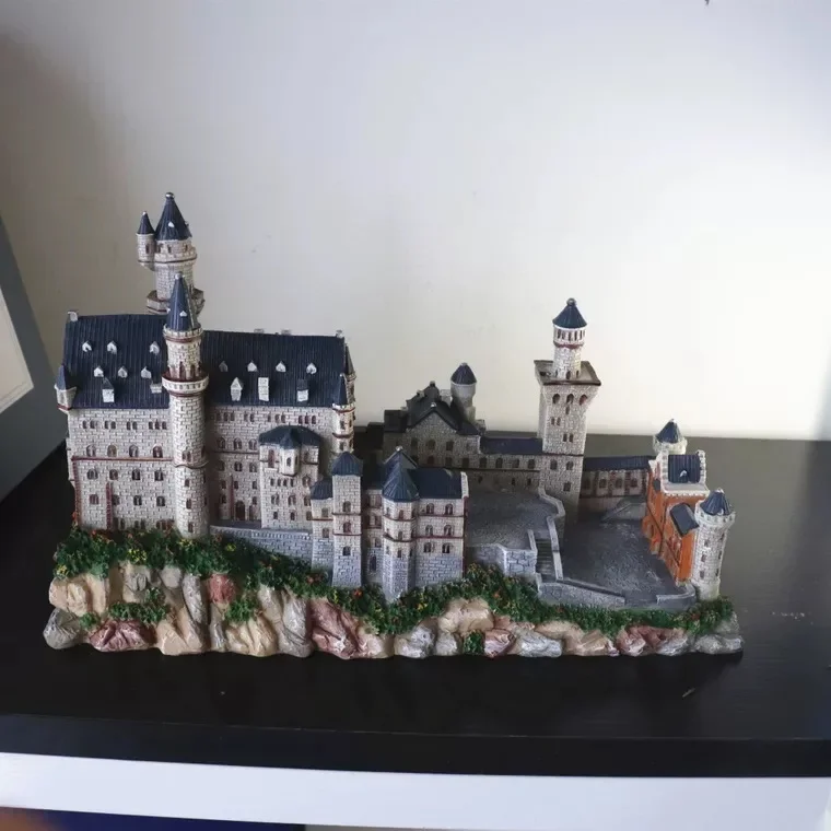 

Hand-made Resin Crafts World Architecture Germany Schloss Neuschwanstein 2019 New Arrival Home Office Decoration