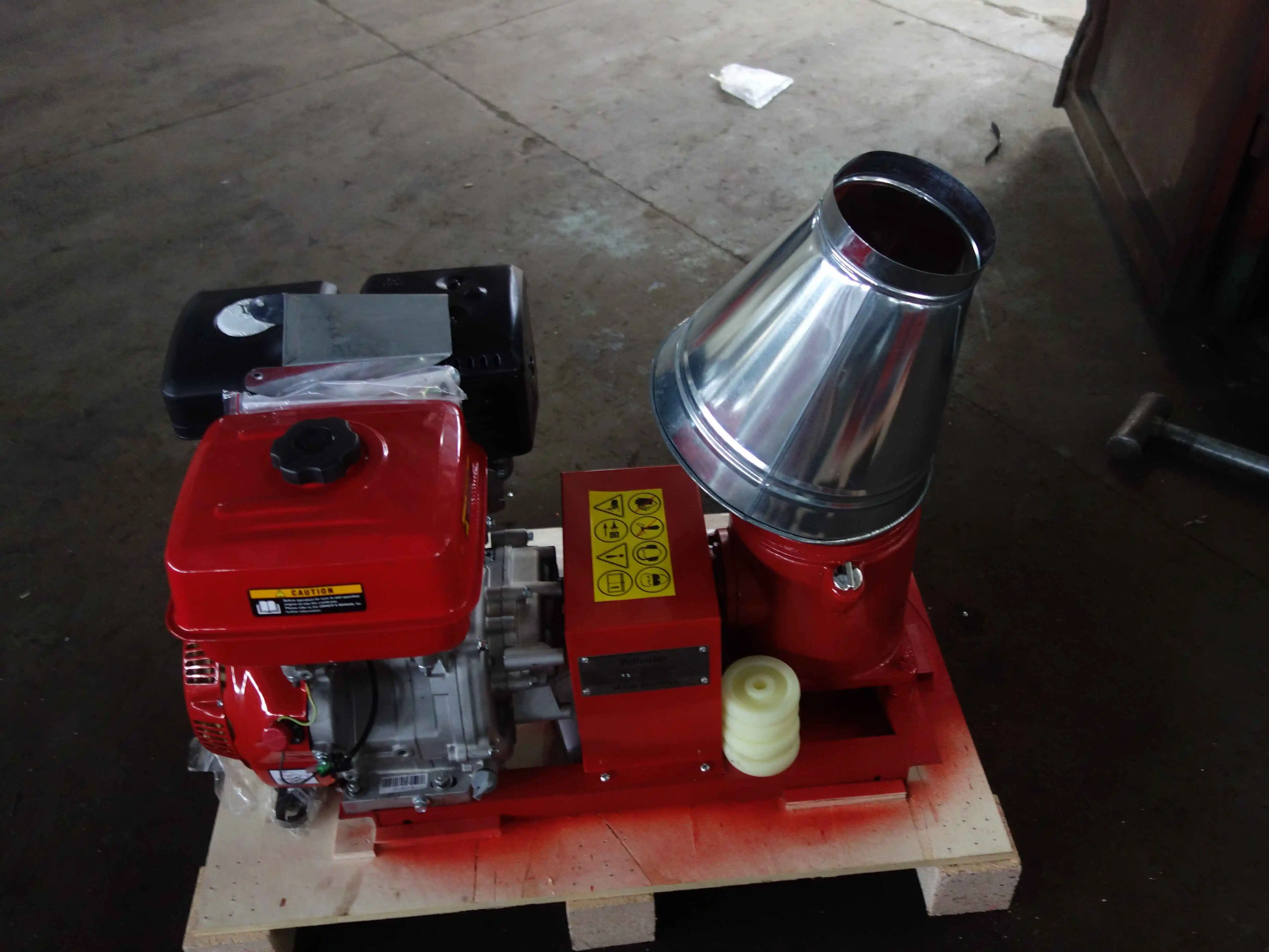 KL150 KL150A 7.5 HP Gas Gasoline Biomass Pellet Mill Machine 6 mm Die Hole To Door
