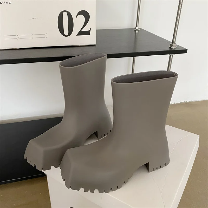 thumbnail image 1 of Botas de lujo para mujer, botas de diseñador de moda, botas cortas antideslizantes impermeables, punta cuadrada, botas de lluvia de plataforma cómodas para mujer de cuero suave, 1 of 5