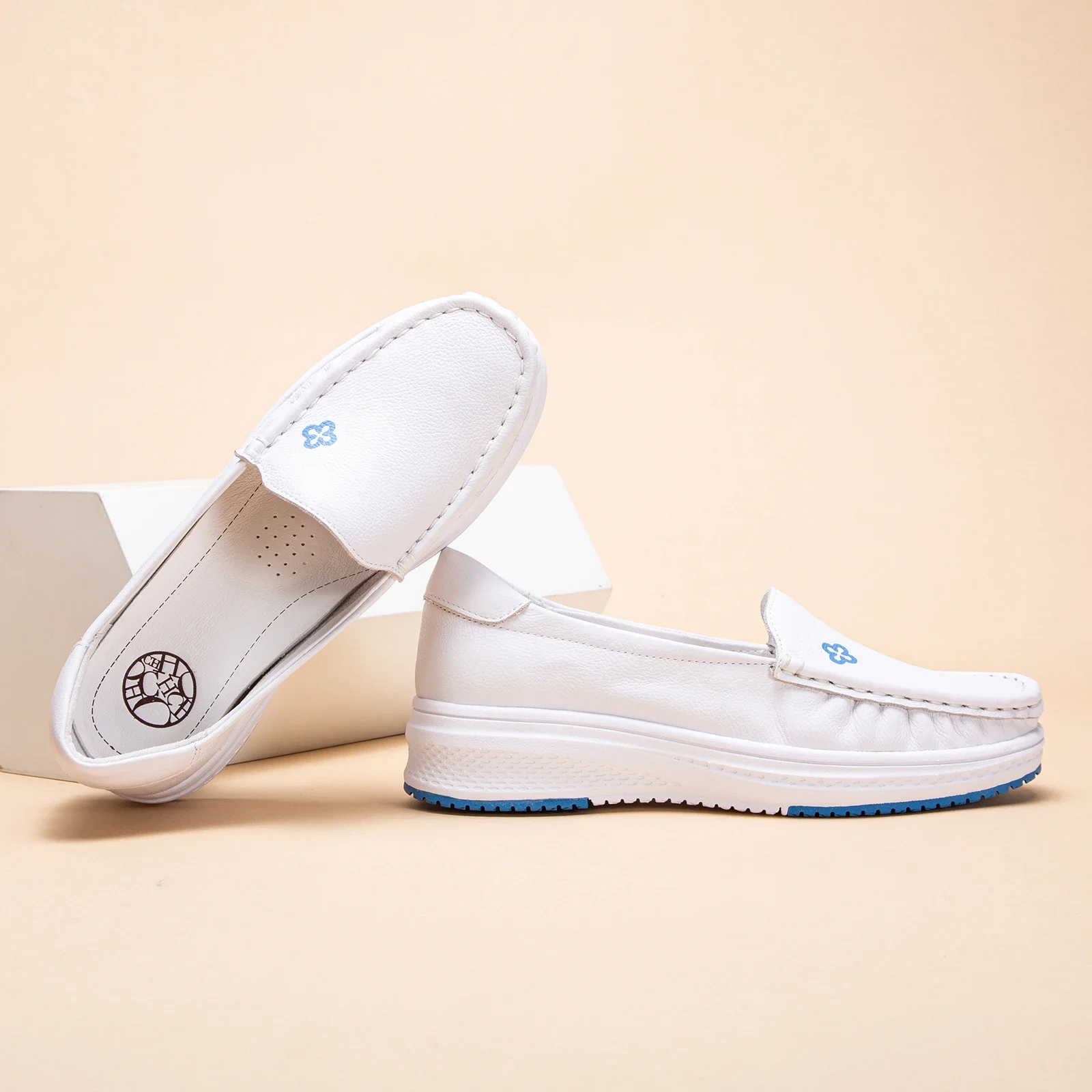 أحذية مسطحة بسيطة بلون سادة، أحذية نسائية مسطحة جد...